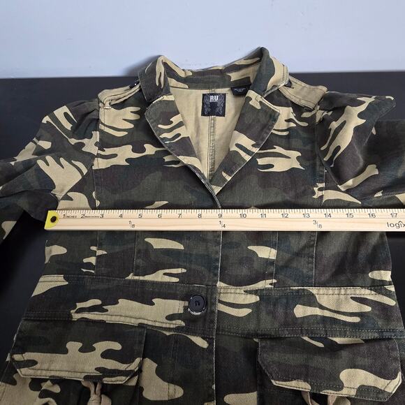 RU Apparel Women's camouflage light Weight jacket. Size Small - Picture 5 of 7